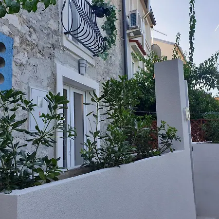Castel 아파트