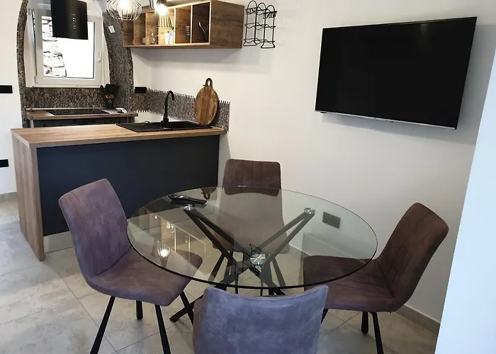 Castel מאלי לוסיניי